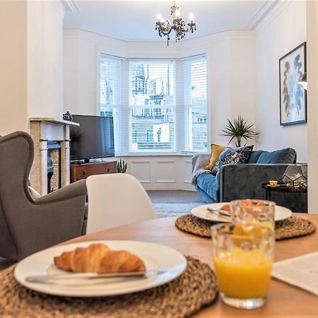 Perfectly Located 4 Storey Townhouse With 2 Parking Spaces In Central Harrogate Exterior photo
