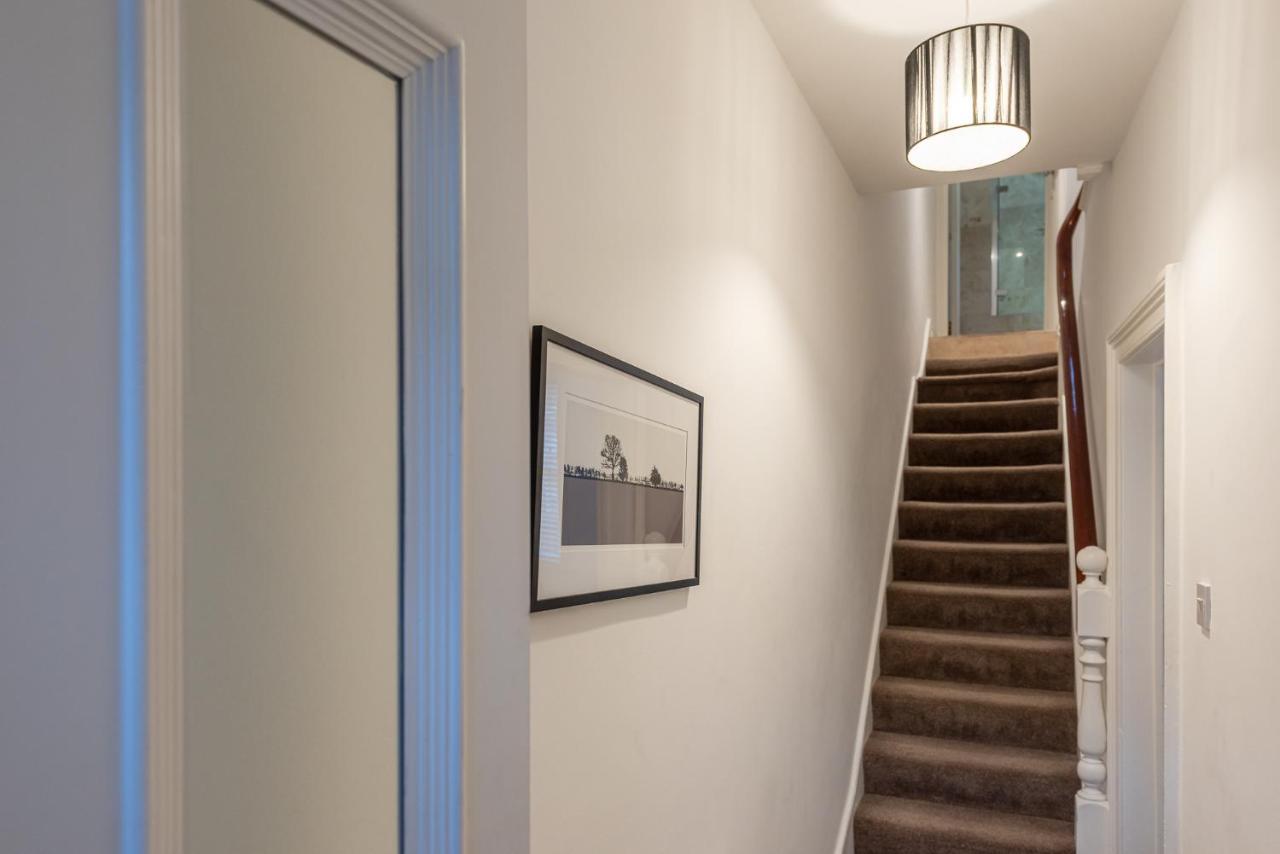 Perfectly Located 4 Storey Townhouse With 2 Parking Spaces In Central Harrogate Exterior photo