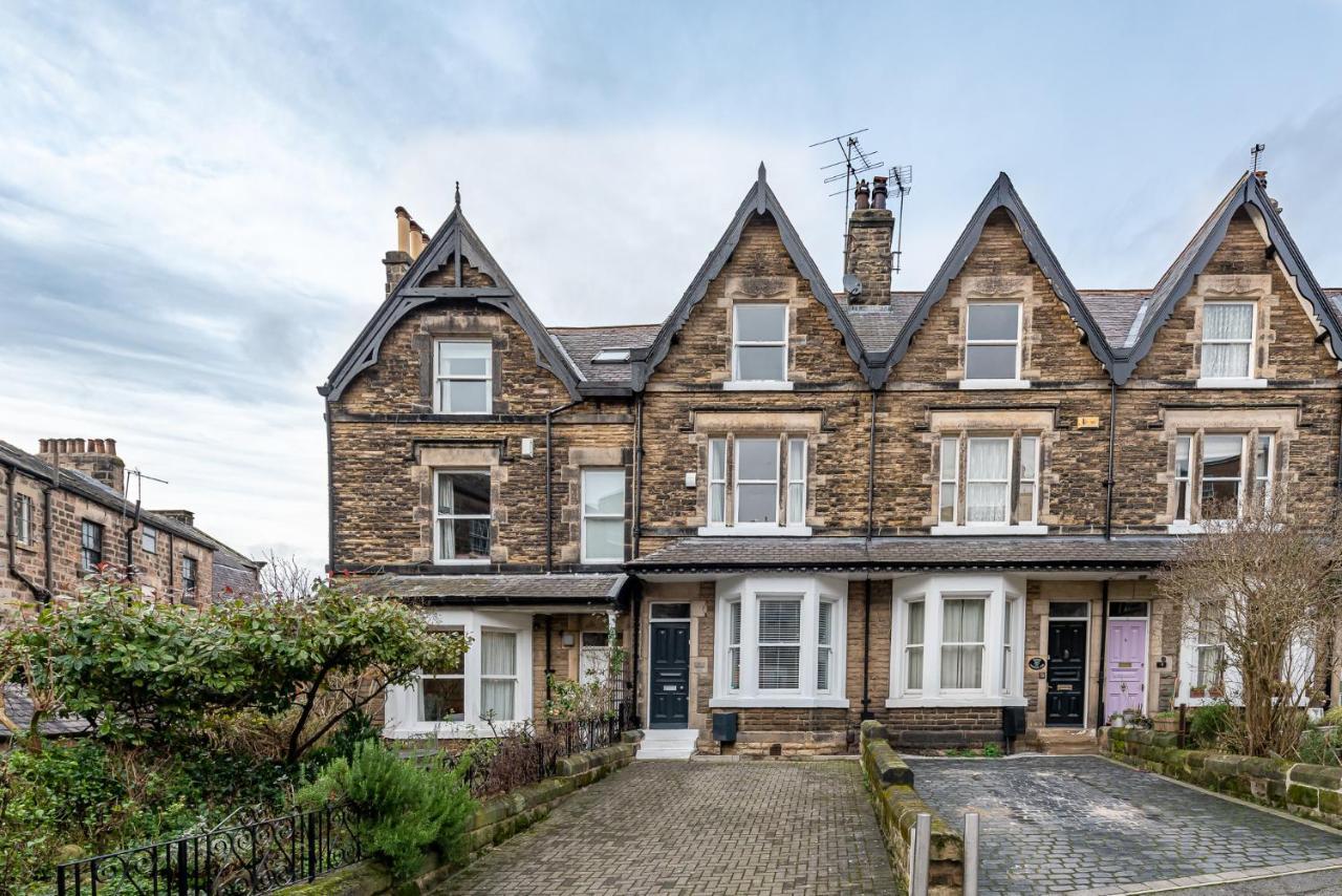 Perfectly Located 4 Storey Townhouse With 2 Parking Spaces In Central Harrogate Exterior photo