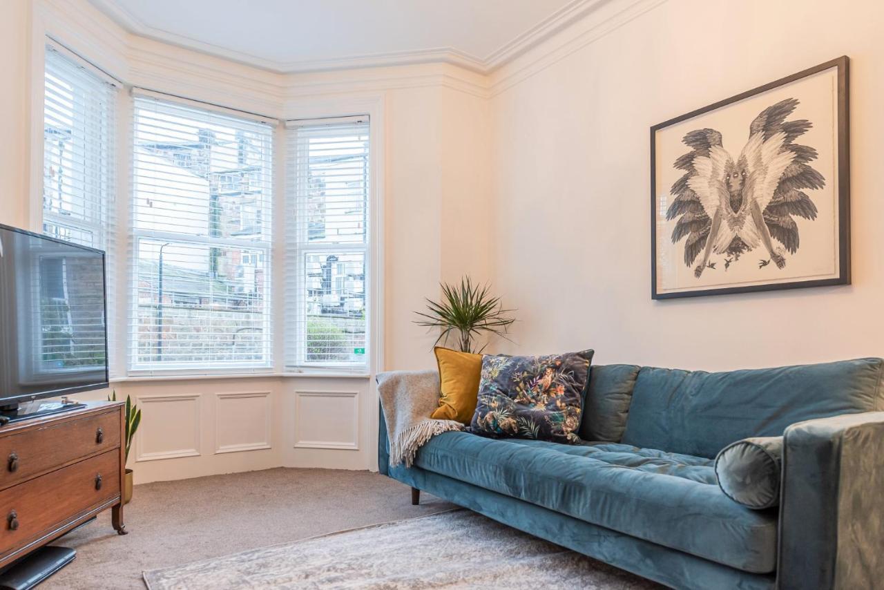 Perfectly Located 4 Storey Townhouse With 2 Parking Spaces In Central Harrogate Exterior photo