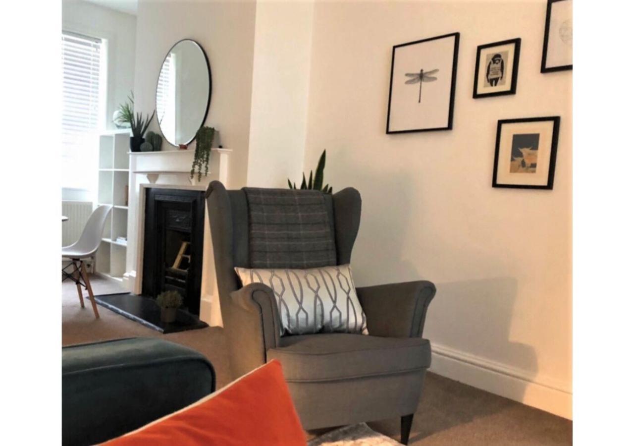 Perfectly Located 4 Storey Townhouse With 2 Parking Spaces In Central Harrogate Exterior photo