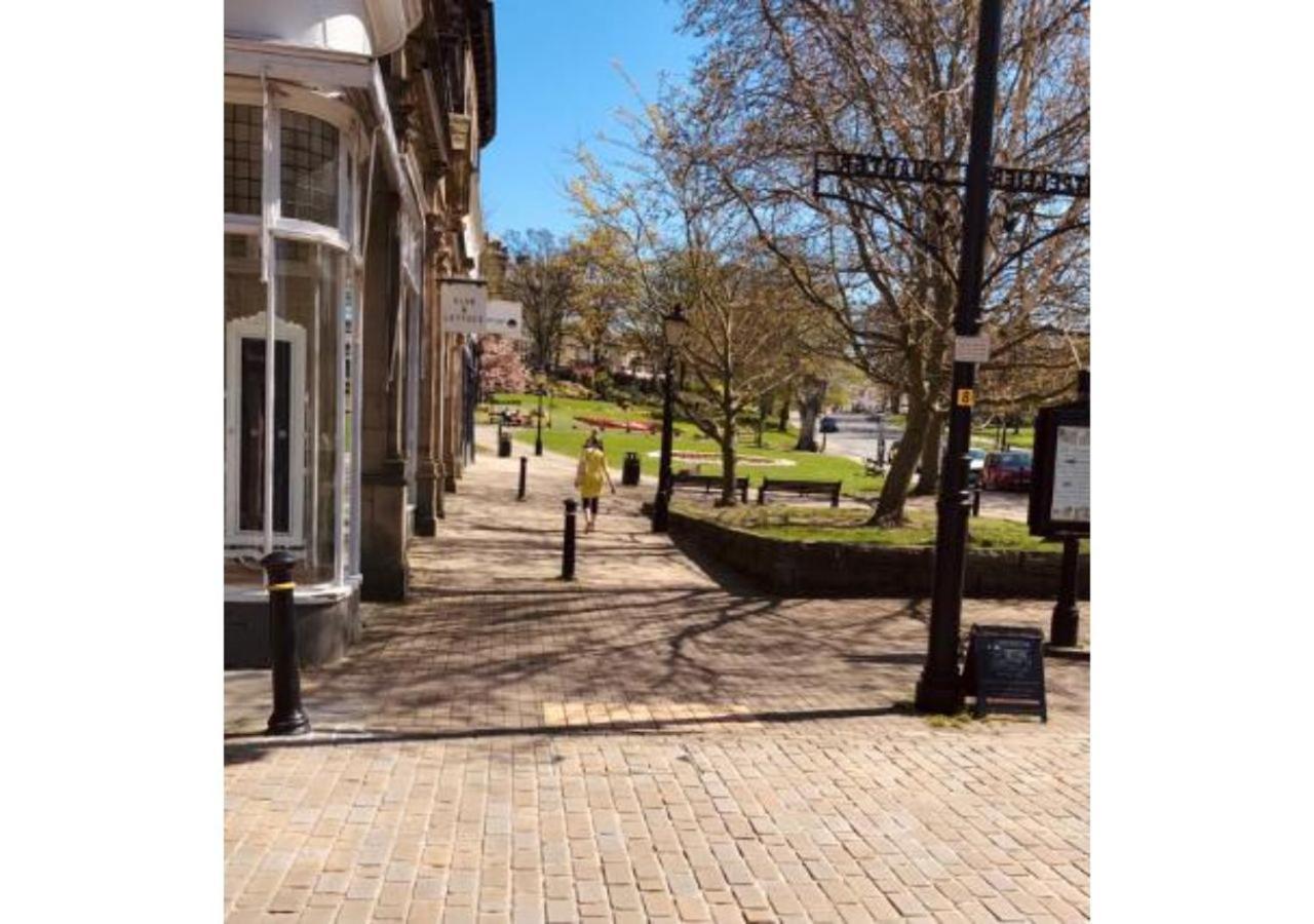 Perfectly Located 4 Storey Townhouse With 2 Parking Spaces In Central Harrogate Exterior photo