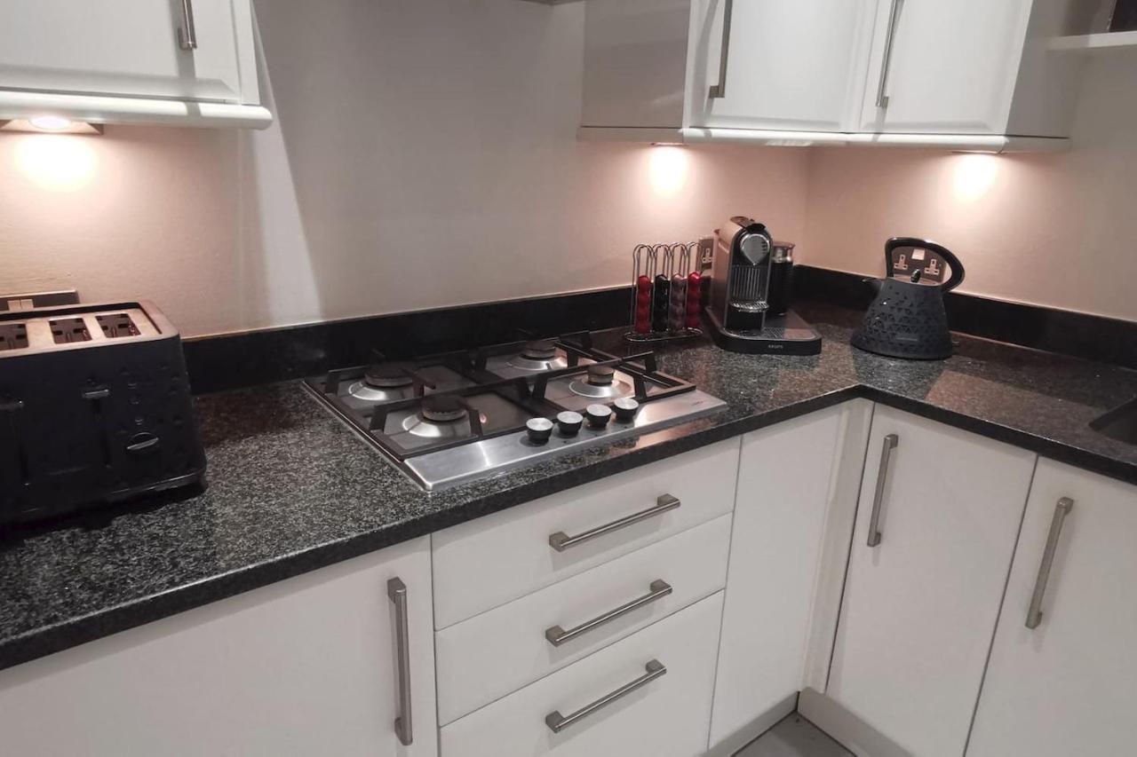 Perfectly Located 4 Storey Townhouse With 2 Parking Spaces In Central Harrogate Exterior photo